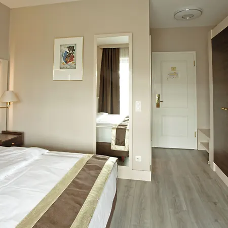 Hotell Frankfurt 4*